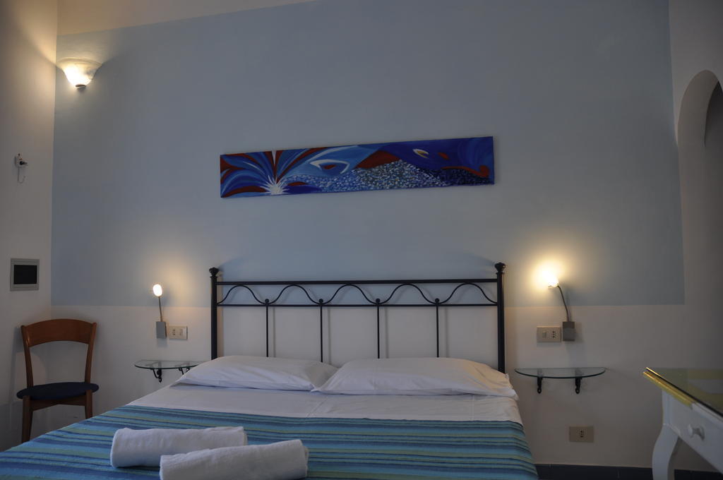 Il Mediterraneo - Adults Only ポンツァ 部屋 写真